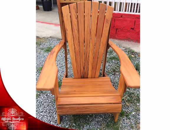 Cadeiras em madeira