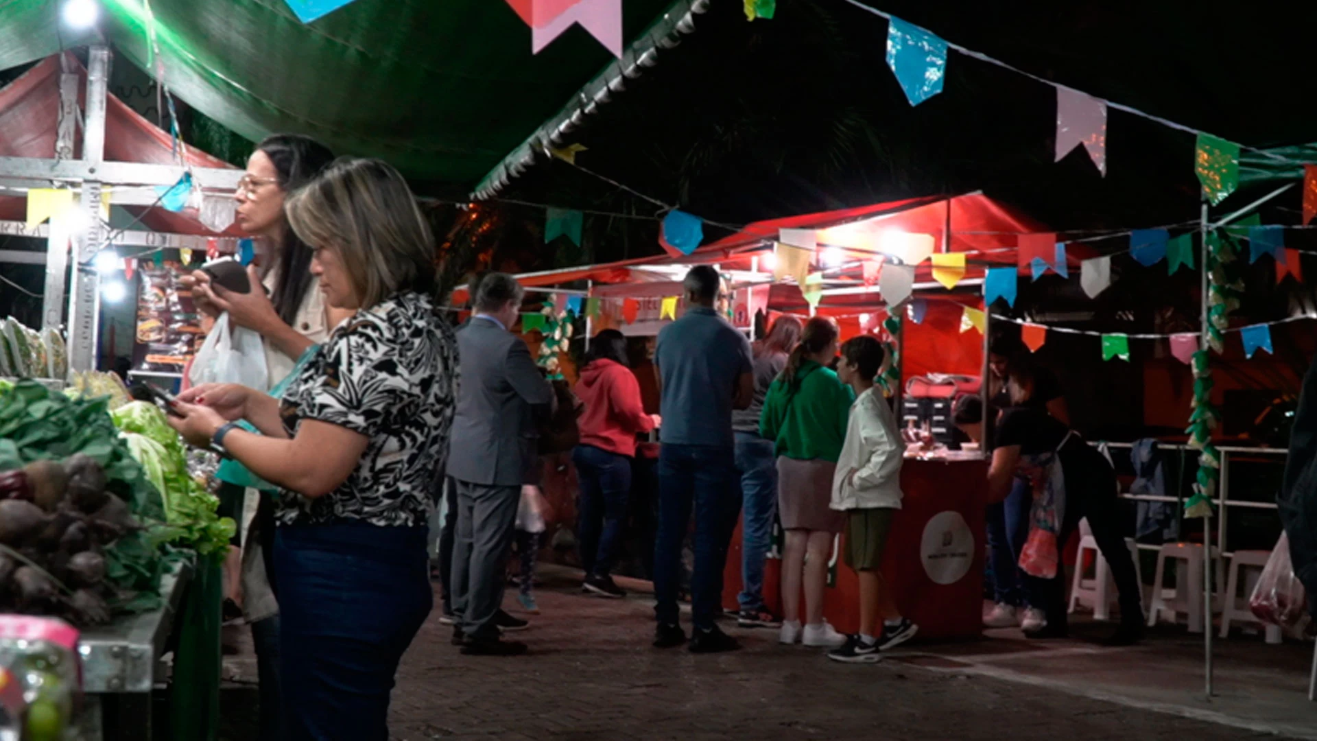 Festas juninas nas feiras noturnas
