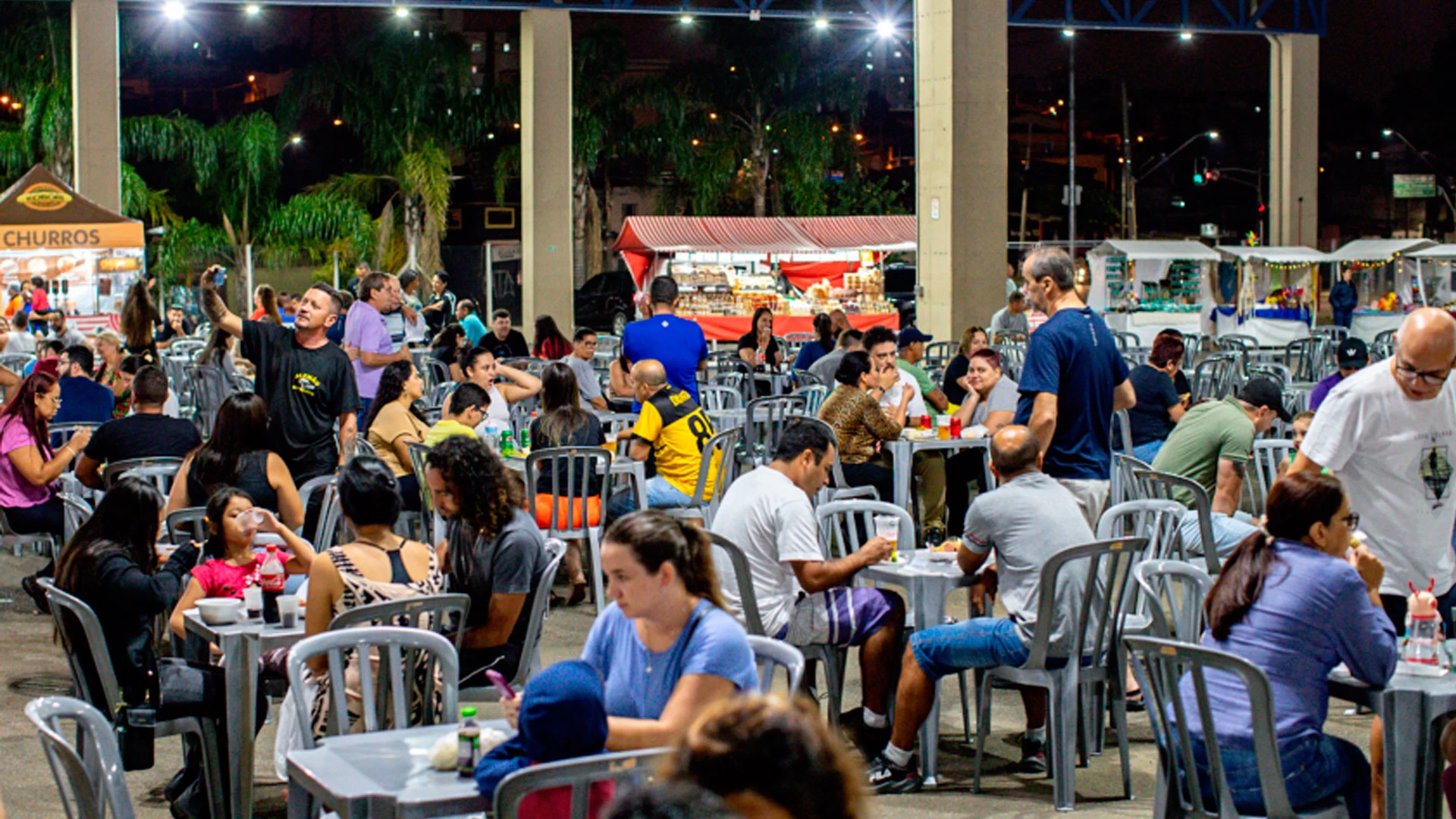 Feira noturna de Brás Cubas